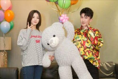 娱乐圈吃瓜背景图片